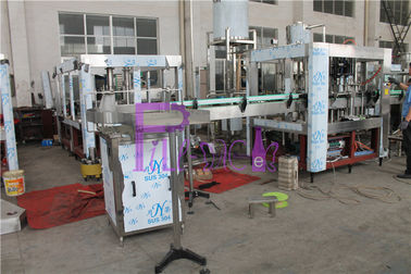 Pneumatic Capping Type Bottled Water Filling Machine With Adhesive Labeling Machine