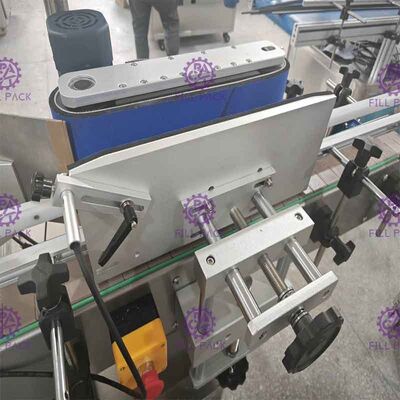 Self-adhesive round Plastic / Glass bottle Labeling machine