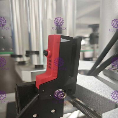 Single Head Adhesive Sticker Labeling Machine 50BPM For Round Bottle