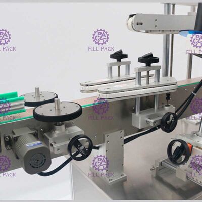 Double Sided Sticker Labeling Machine For Glass Beer Bottle Accuracy +/- 1mm