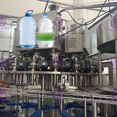 PLC Control High Speed Automatic Water Filling Machine For Plastic / PET Bottle