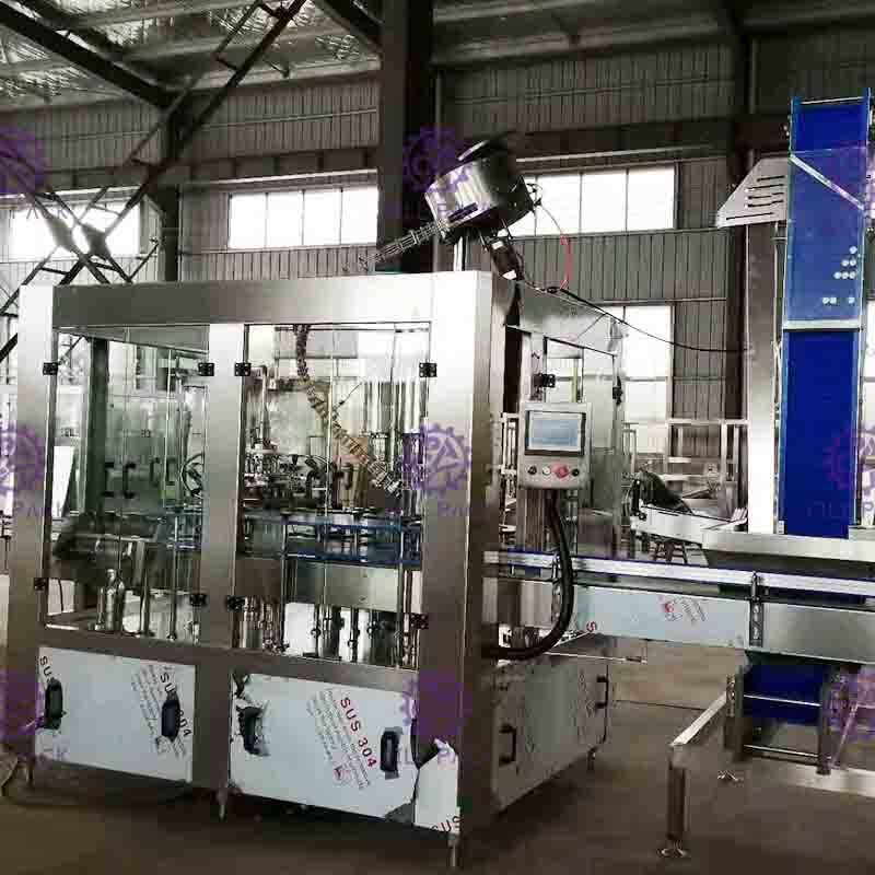Pneumatic Capping Type Bottled Water Filling Machine With Adhesive Labeling Machine