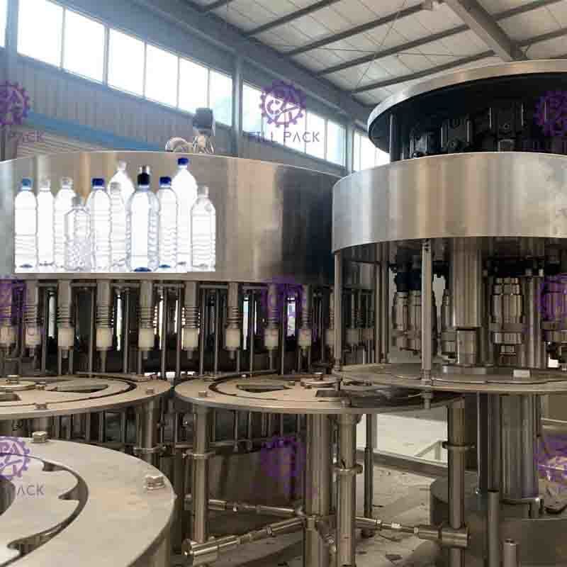 Top Covered Hygeian PET Bottle Water Filling Machine 15000BPH 32 Heads PLC Operation